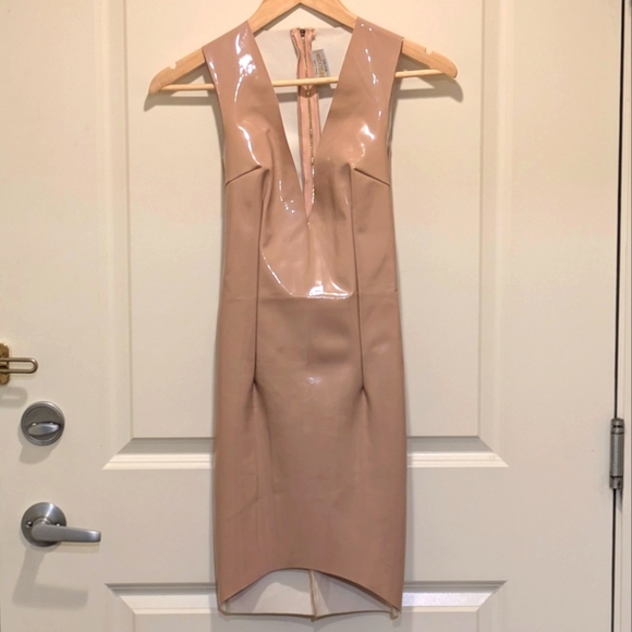 Oh Polly 0 Trust in V Nude Vinyl Bodycon Dress - Picture 2 of 9